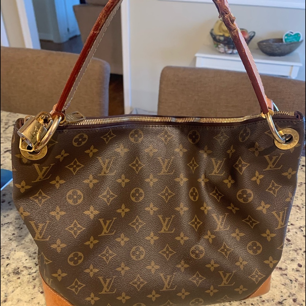 2 pieces LV Berri mm handbag & wallet…